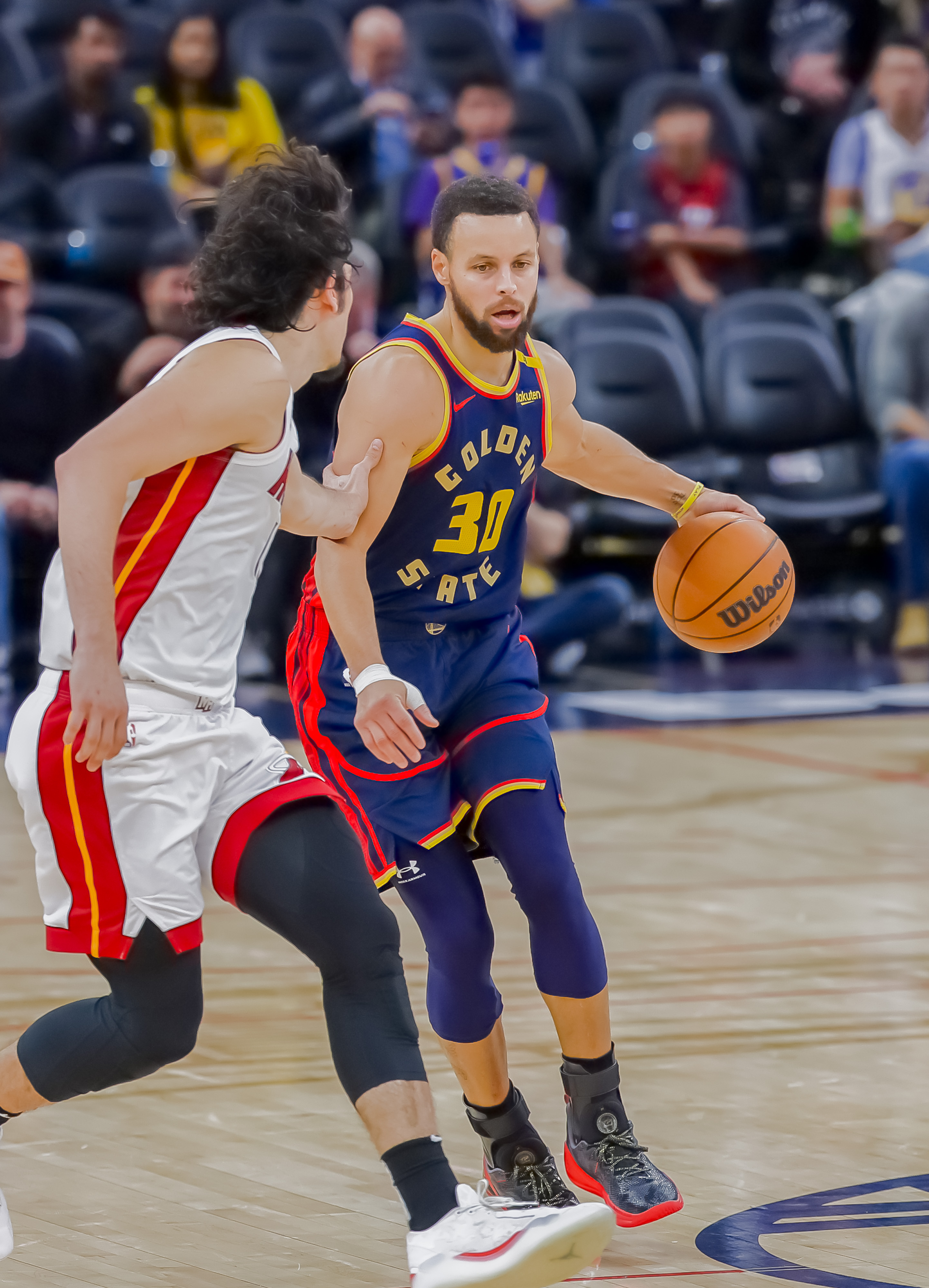 包含库里连续三场比赛得分超过惊险取胜，瑞士队挑战极限！的词条